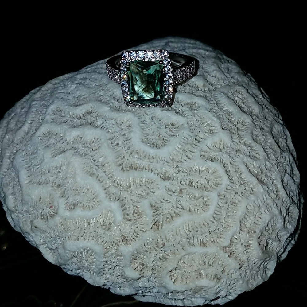 Ring - Picture 3 of 3